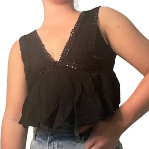 ACEMI Boutique Black Lace Detail Flowy Crop Top Tank - size small